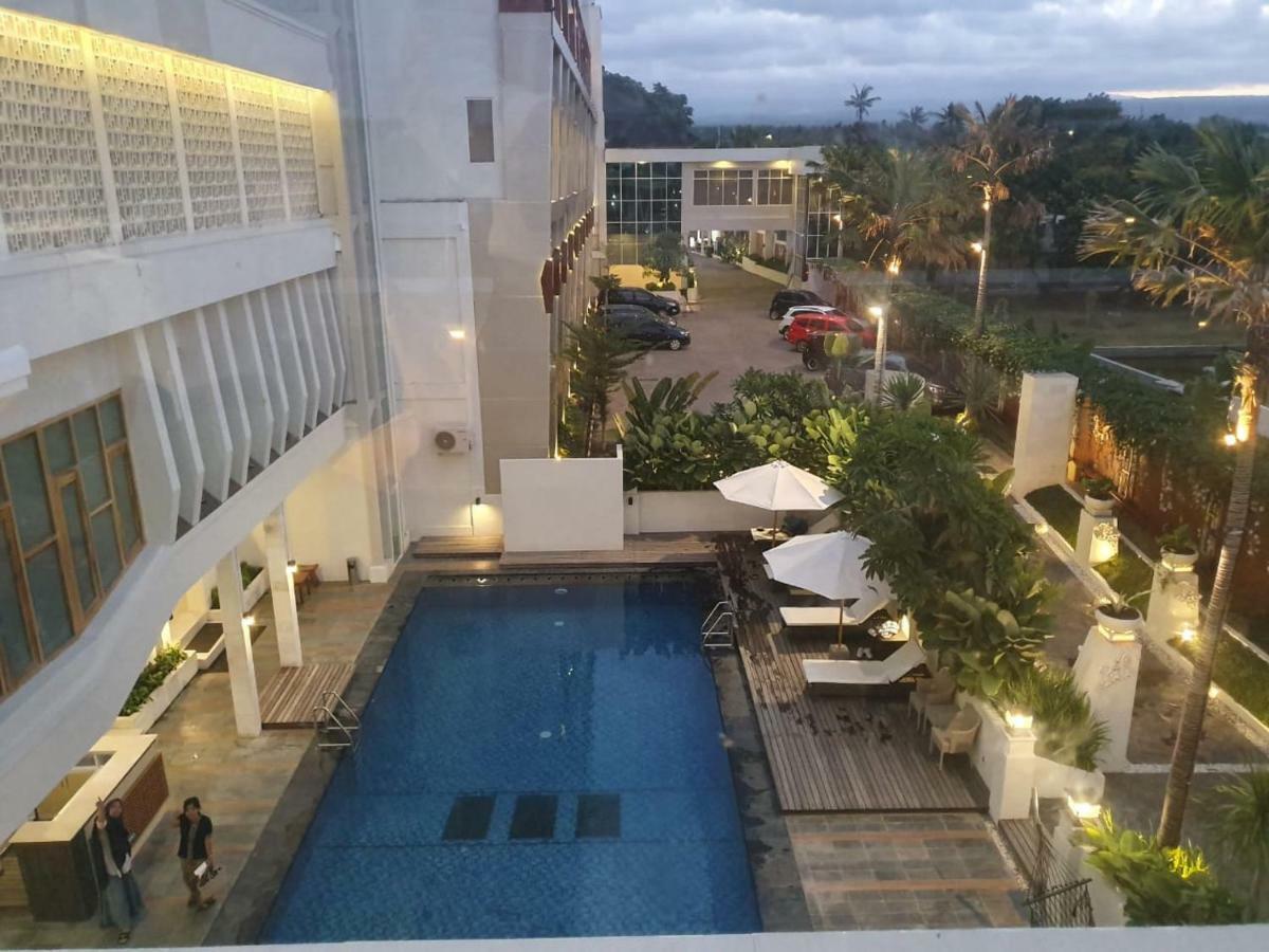 Luminor Hotel Banyuwangi By Wh Екстер'єр фото