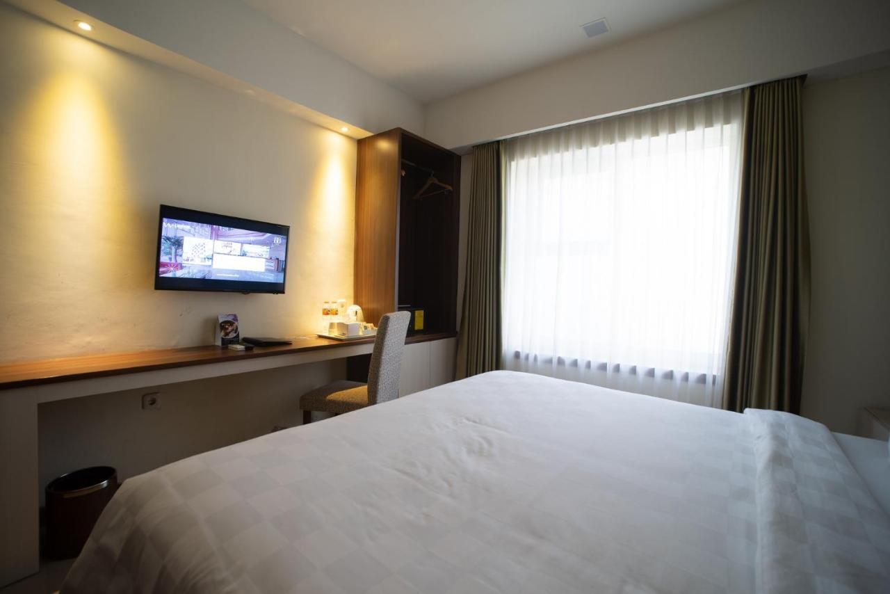 Luminor Hotel Banyuwangi By Wh Екстер'єр фото