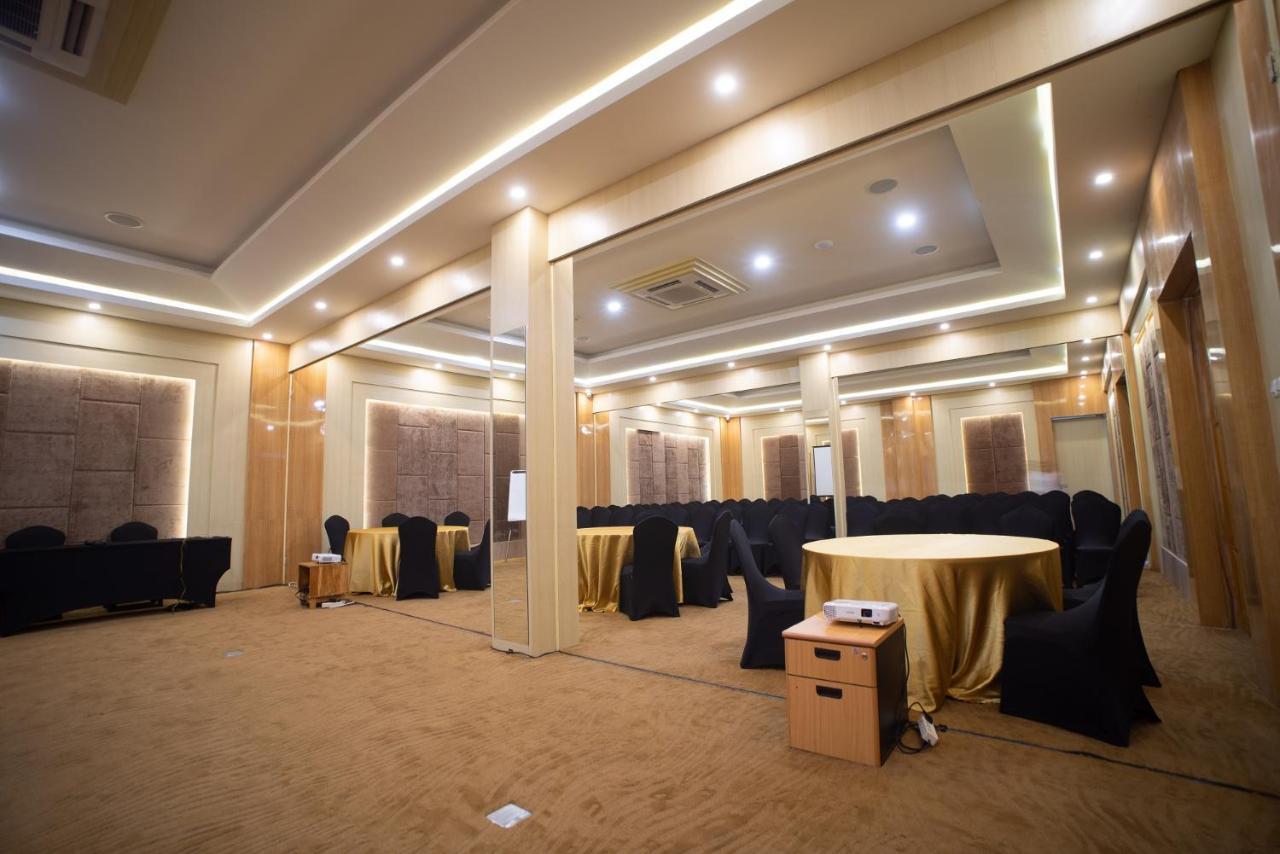 Luminor Hotel Banyuwangi By Wh Екстер'єр фото
